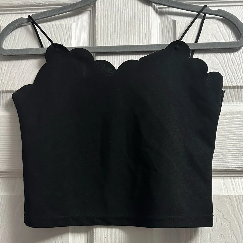Scalloped Trim Tank
